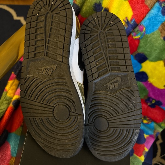 Jordan 1 Mid - Picture 3 of 3